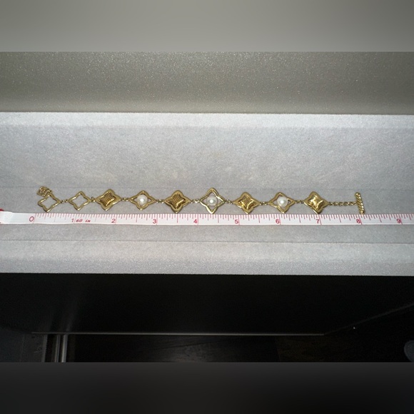 David Yurman Quatrefoil 18K Yellow Gold Pearl Toggle Bracelet Size S/M - Picture 5 of 9
